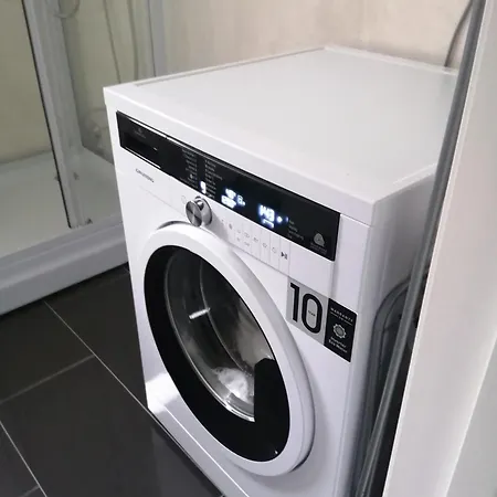 Lys Og Moderne I Bo. 伯